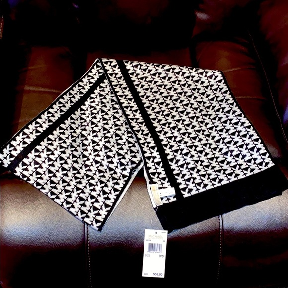 Michael Kors all over logo scarf - Picture 1 of 2